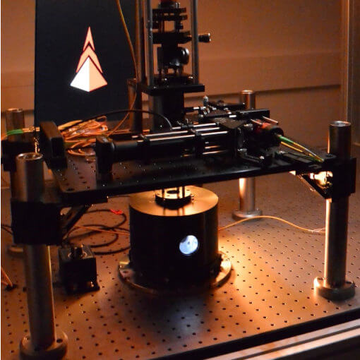 Easy to use platform for single photon experiments optical cryostat attoDRY800