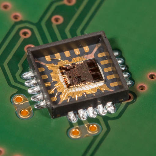 High resolution FMCW Radar System interferomentric displacement sensor