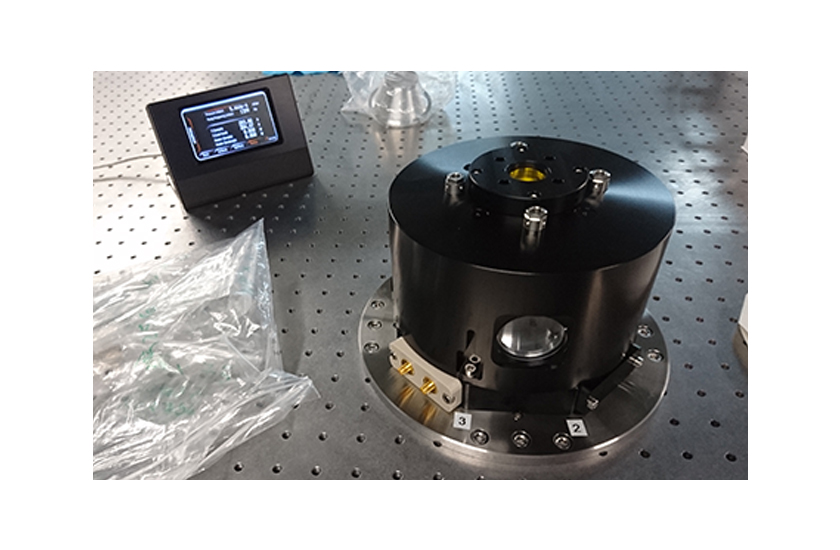 optical cryostat HV Objective and LCC Sample Holder 1