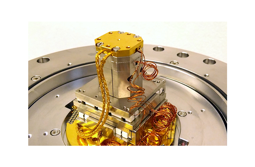 optical cryostat Large Space Shroud with 5 Windows 2