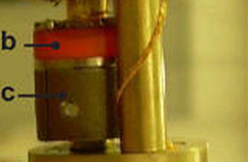 Performance Test of the ANPz30 LT at 35 mK and 15 Tesla made with the mK nanopositioner ANPz30