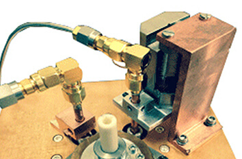 The Axion Dark Matter eXperiment   Nano Precision in Extreme Conditions ambient or vacuum positioner  ANPz101eXT12 RES  ANR240 RES